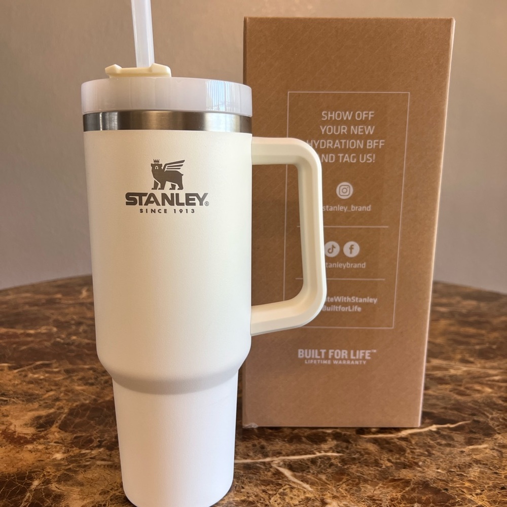 Adventure Quencher Travel Tumbler | 40 oz | Cream